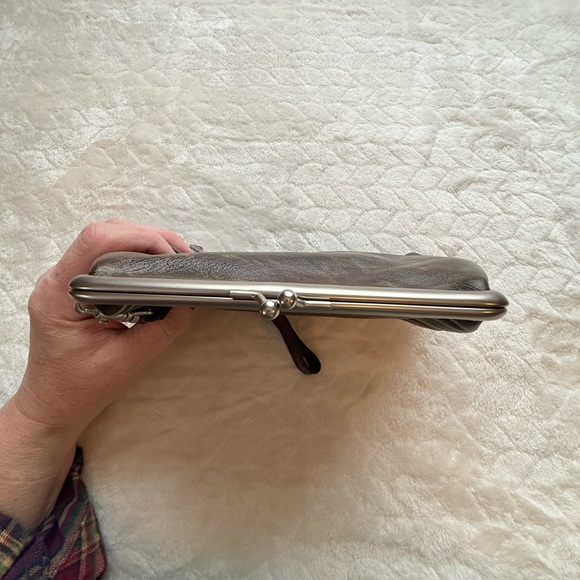 Patricia Nash Kisslock Wristlet, NWOT, Turquoise and Brown Embossed - Picture 4 of 14